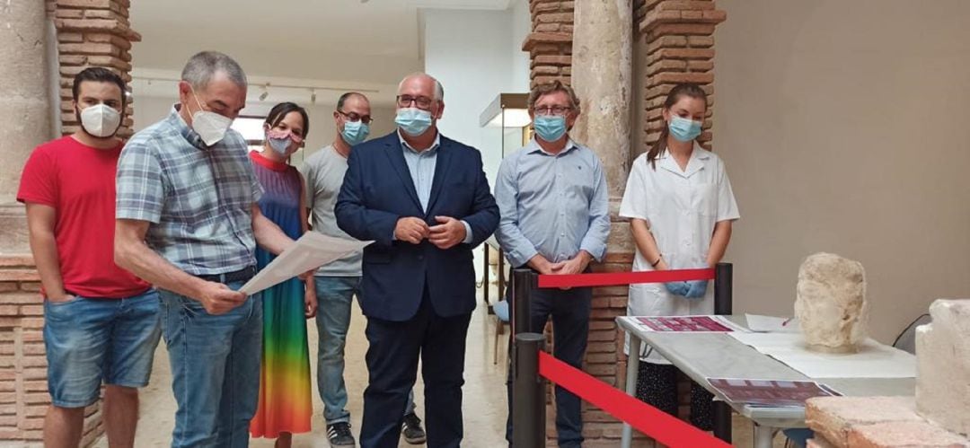 Visita del delegado de Cultura, Jesús Estrella, al Museo Arqueológico durante el pasado verano