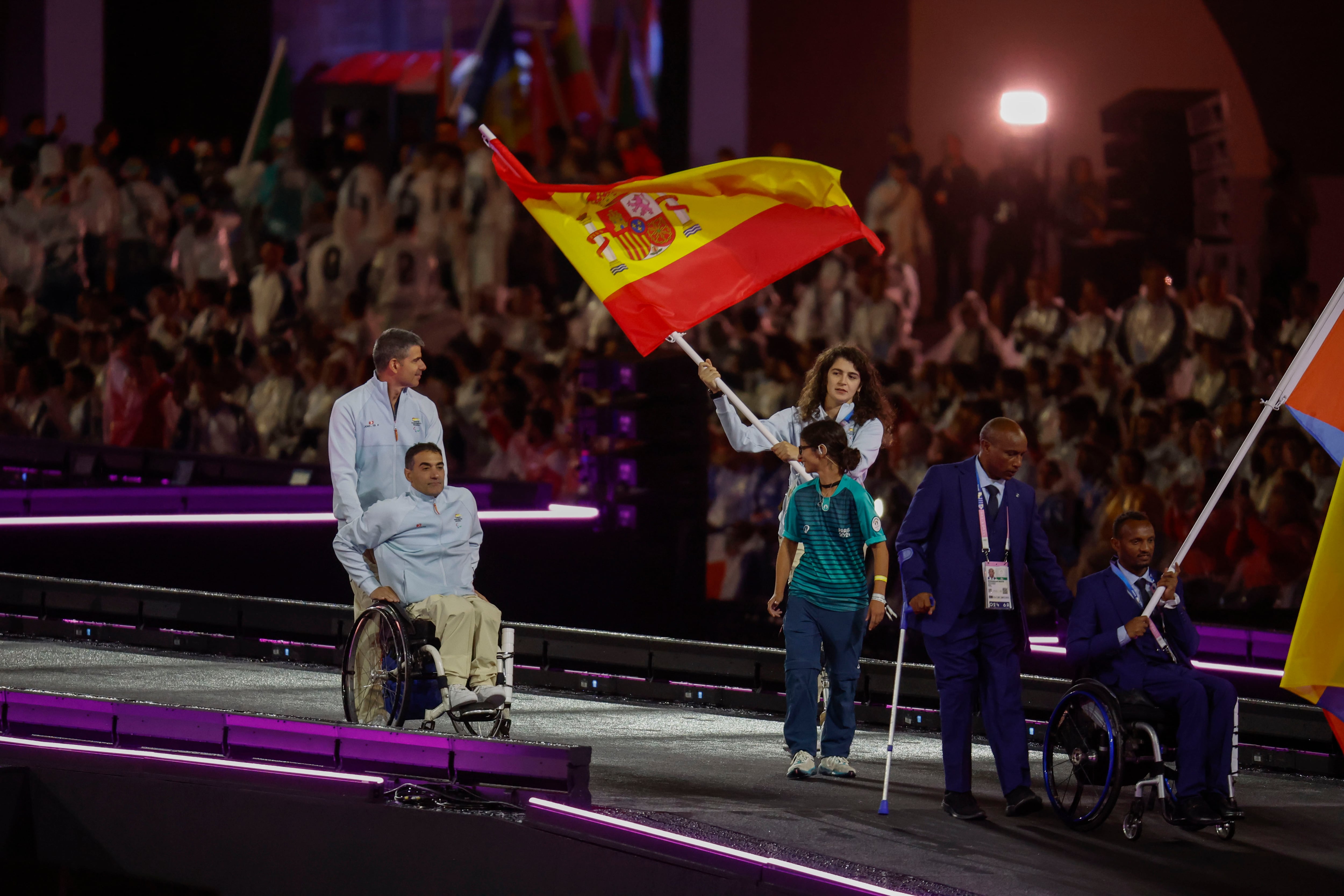 PARÍS, 08/09/2024.- Un momento del acto de clausura de los juegos Paralímpicos de París 2024 que se ha celebrado hoy domingo en la capital francesa. EFE / Javier Etxezarreta.
