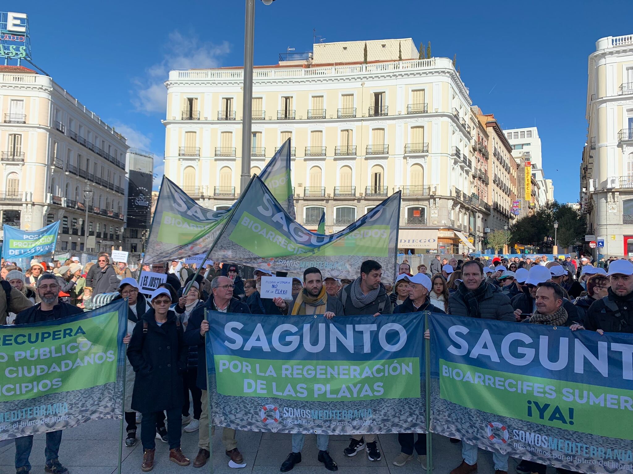 Manifestación en Madrid contra la regresión de las playas del mediterráneo.
