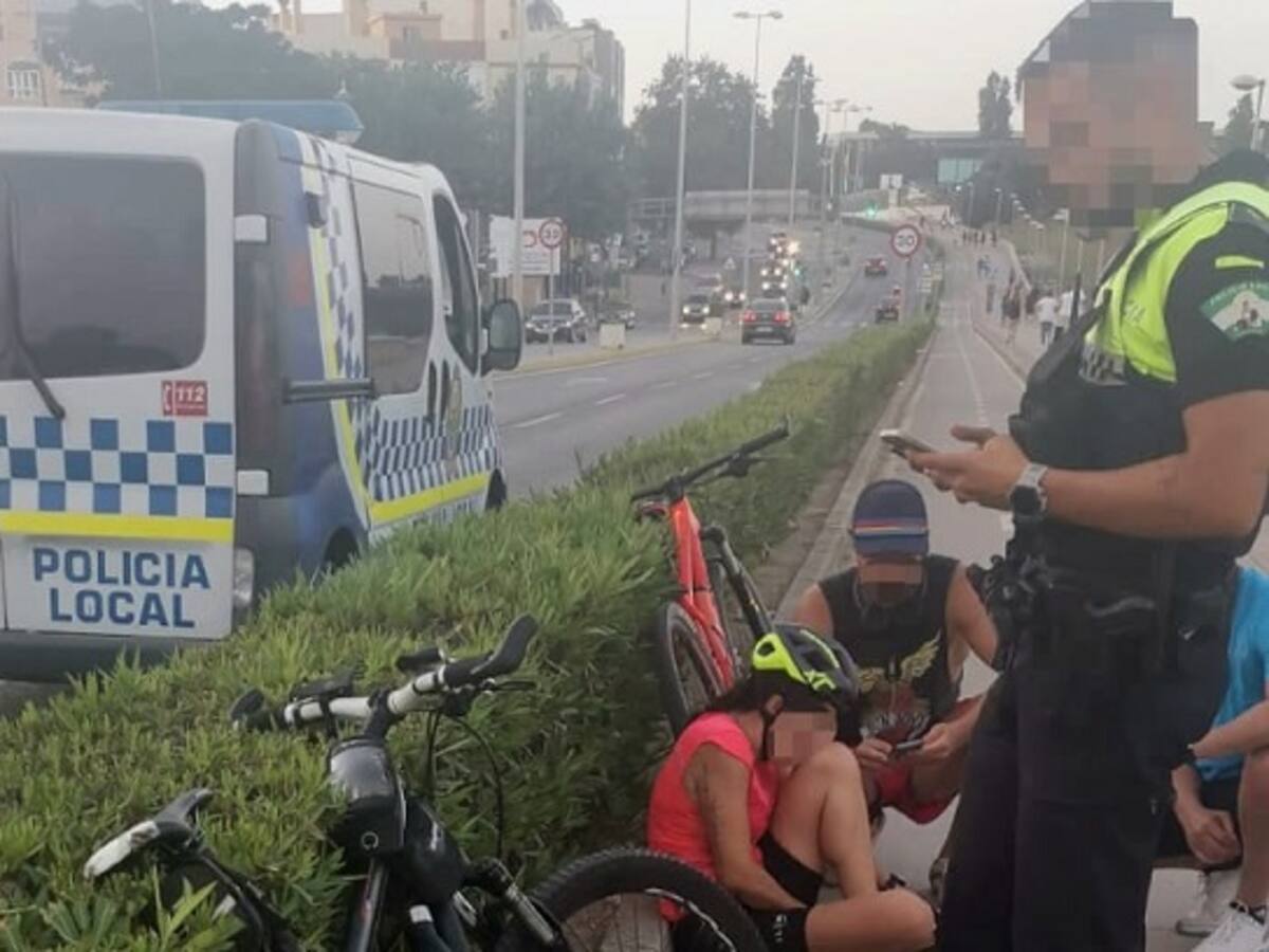 Dos heridos graves tras un choque entre una bicicleta y un patinete en Algeciras