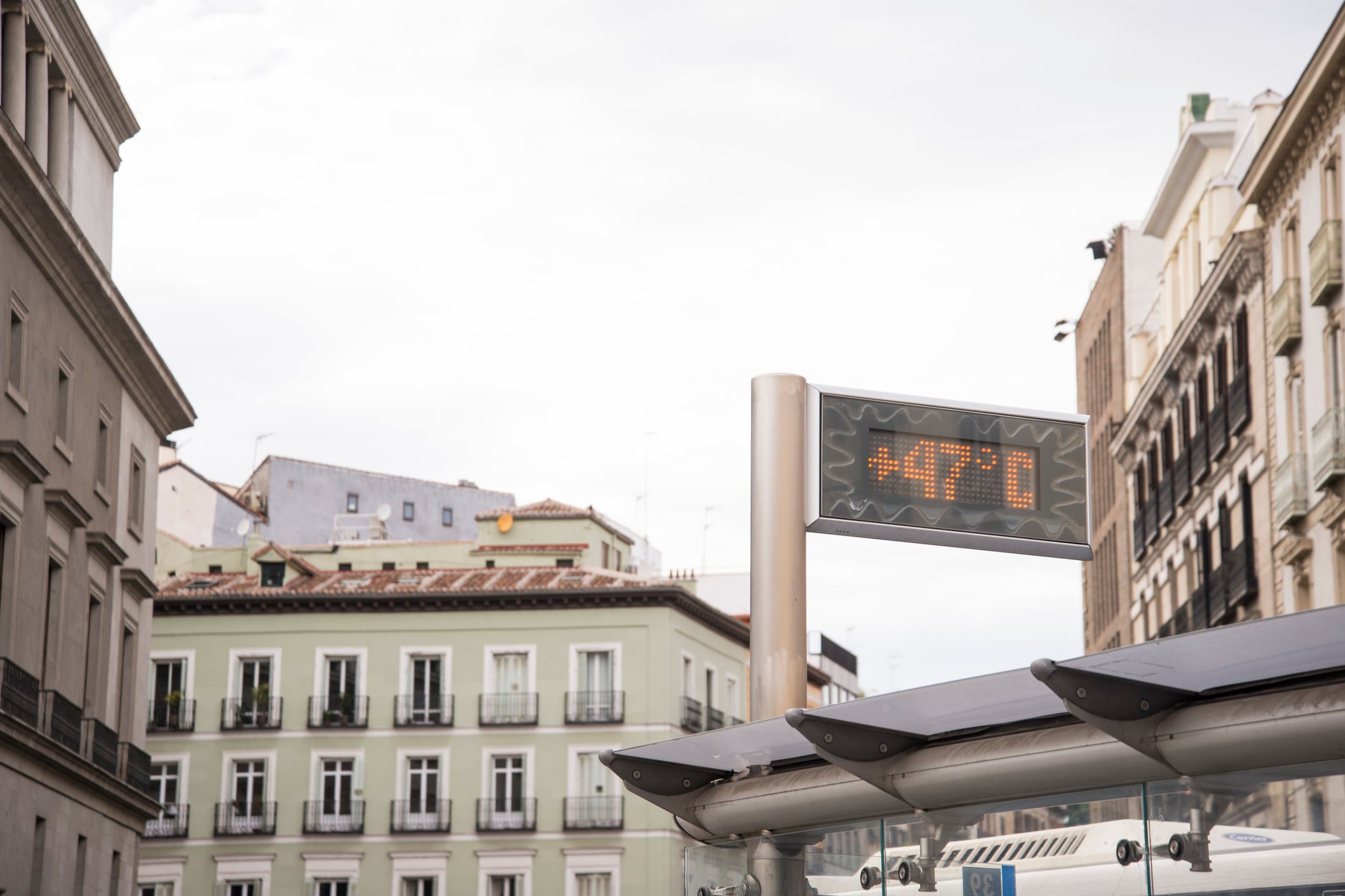 Un termómetro de Madrid marca 47 grados.