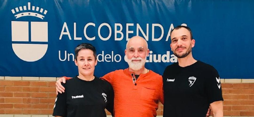 José Sampayo (centro) con los entrenadores del BM Alcobendas