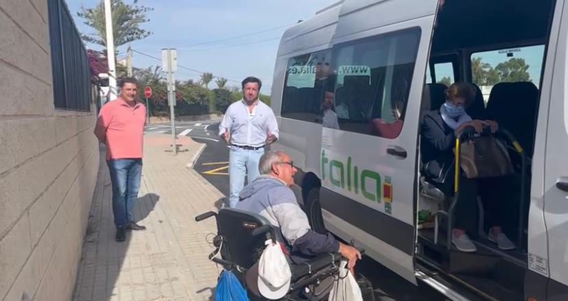 Pablo Ruz, presidente del PP de Elche, visitando la pedanía ilicitana de Balsares