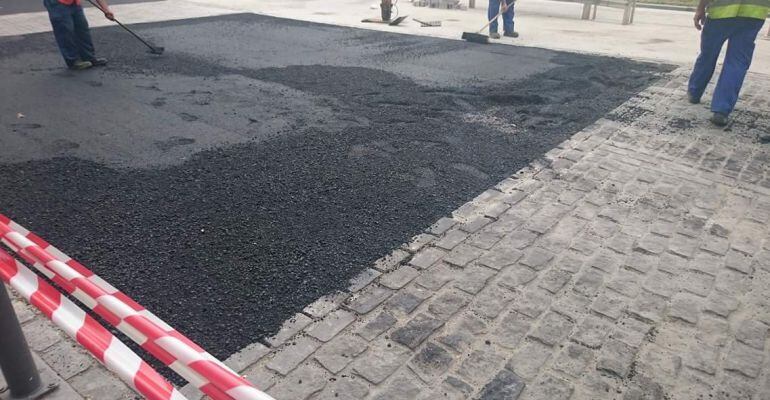 Capa de asfalto colocada en la Plaza de la Concordia por el Ayuntamiento de Jaén