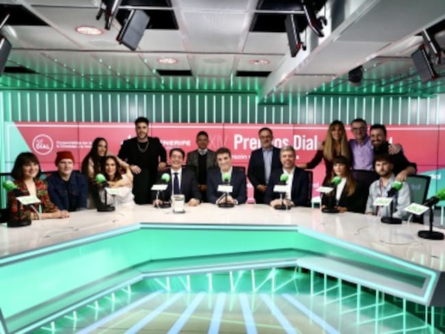 Amaral, India Martínez, Mónica Naranjo, Antonio José, Pedro Martín Domínguez (presidente del Cabildo), David Pérez (CEO Turismo de Tenerife), Luis Larrodera (conductor de Atrévete), José Gregorio Martín Plata (consejero Insular del Área de Planificación del Territorio, Patrimonio Histórico y Turismo), Vicent Argudo (Director cadenas musicales de SER), Edurne, Aitana, Miquel Corral (director de Cadena Dial), Dani Fernández y Funambulista