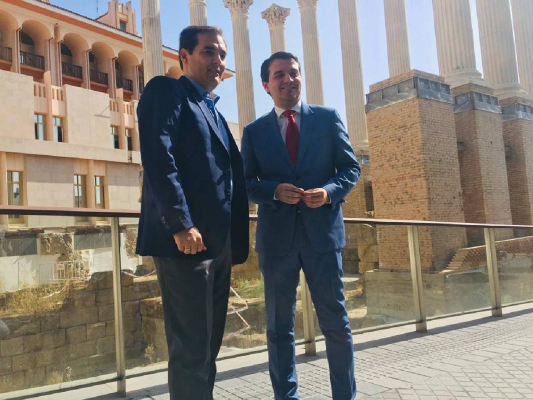 El portavoz del PP-A en el parlamento y ex alcalde de Córdoba, José Antonio Nieto, junto al alcalde de Córdoba, José María Bellido. 