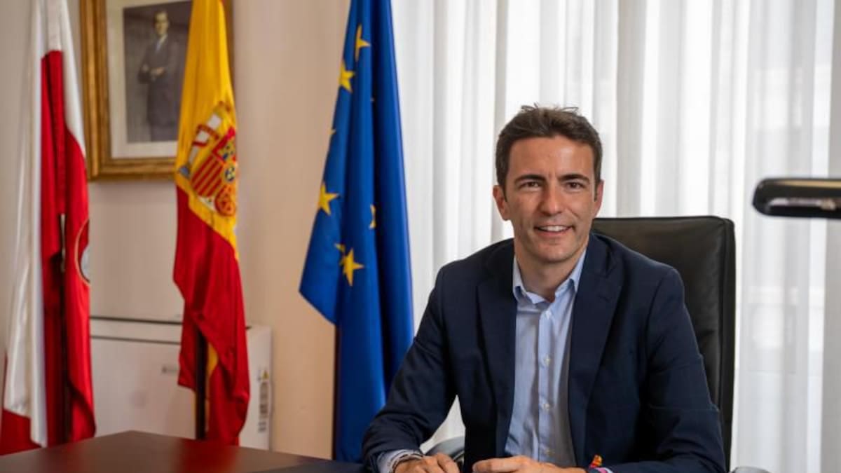 La Delegación del Gobierno en Cantabria trabaja para que la afección del tren a Bilbao sea la menor posible