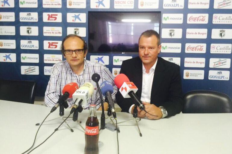 El nuevo míster durante su presentación con el club castellano