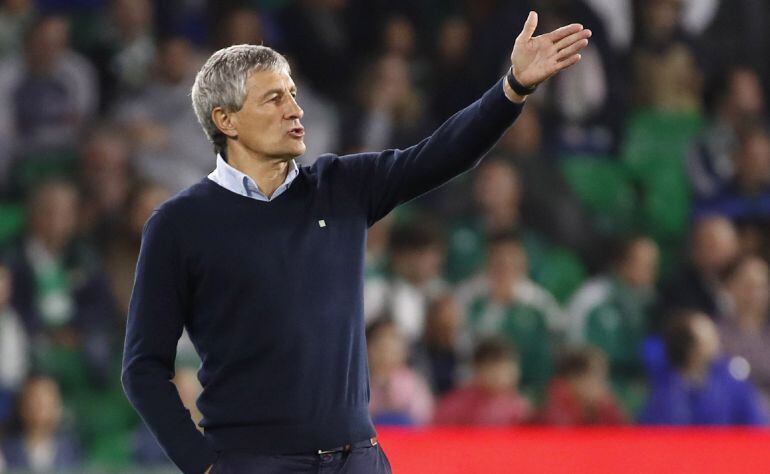 El entrenador del Real Betis, Quique Setién, durante el partido de Liga en Primera División ante el Getafe.