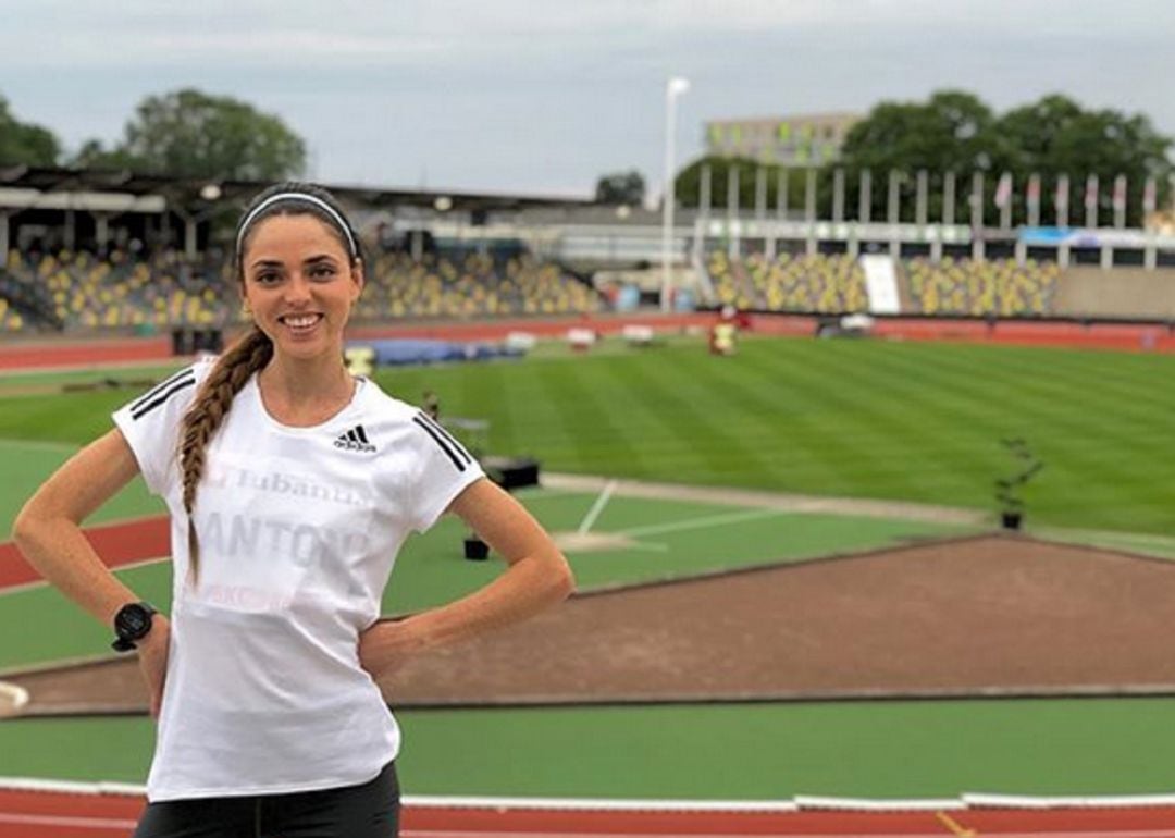 Celia Antón en la pista holandesa de Hengelo (Holanda) donde logró la mínima para el Europeo Sub-23.