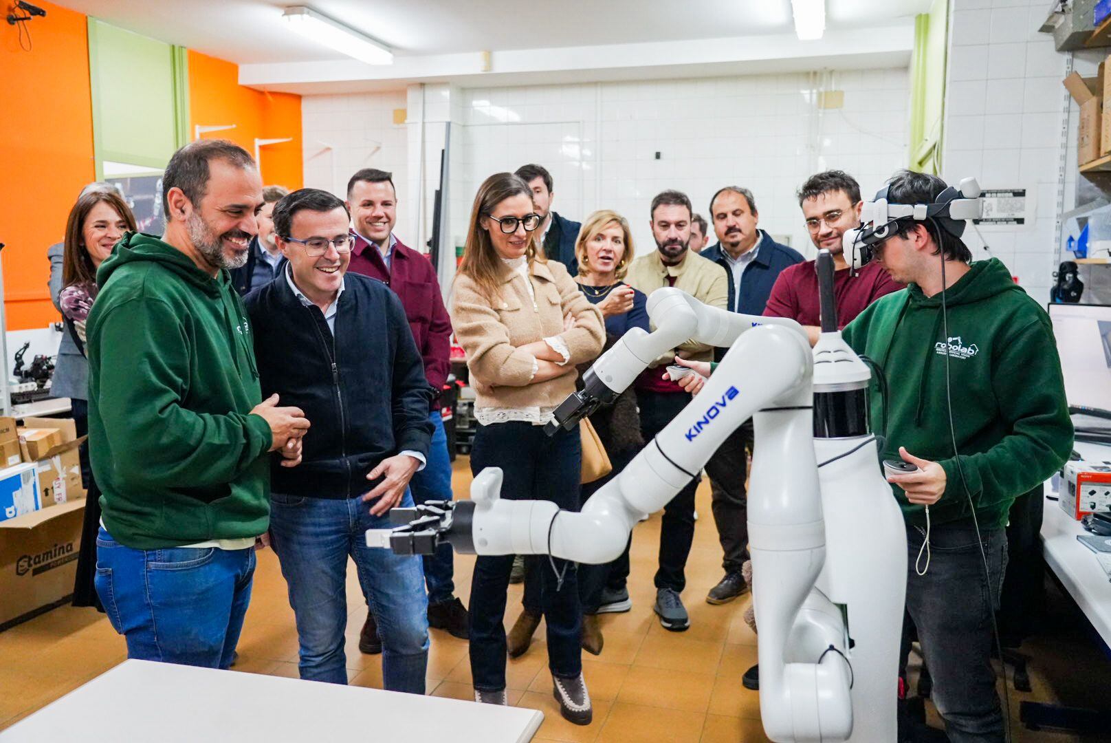 El candidato del PSOE a la Presidencia de la Junta de Extremadura, Miguel Ángel Gallardo, ha visitado este martes la Escuela Politécnica de Cáceres