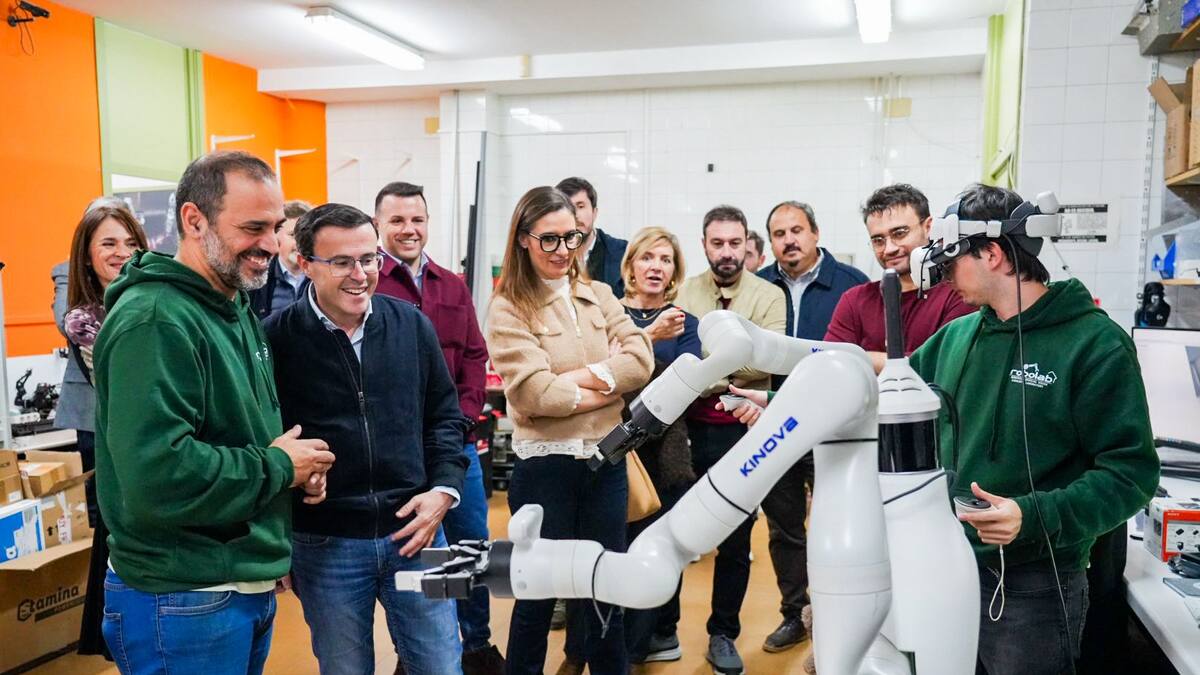 Gallardo apuesta en Cáceres por un plan de innovación y retención del talento para “construir el futuro de Extremadura”