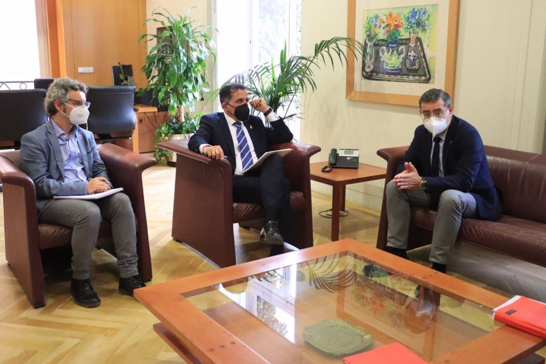 El alcalde de Murcia, José Antonio Serrano, en una reunión con el rector de la Universidad de Murcia, José Luján