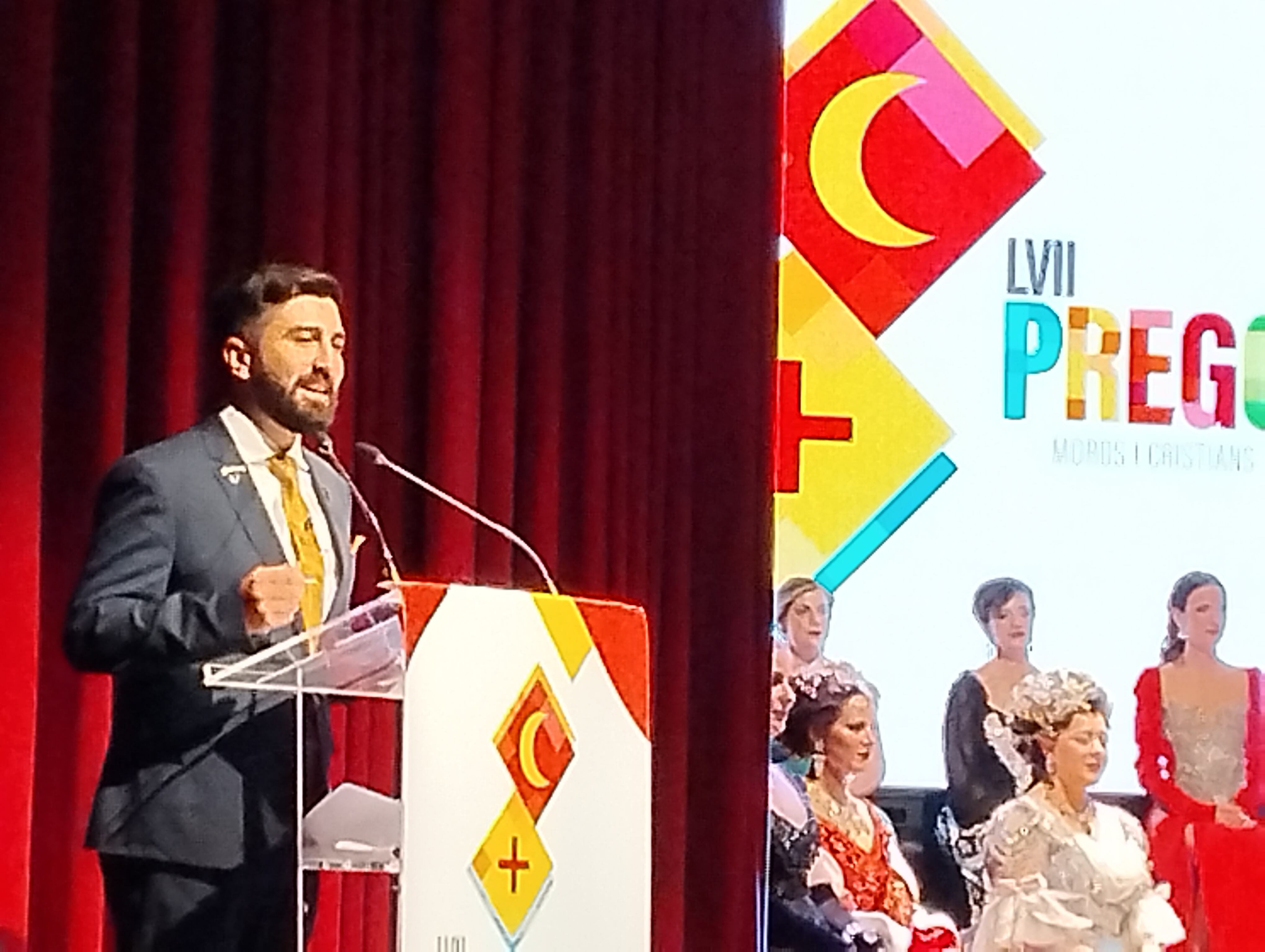 Carlos Verdú Chico de Guzmán, durante el pregón Moros y Cristianos de Petrer 2023