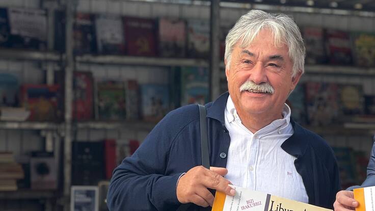 Asier Muniategi: "La juventud también se engancha a los libros, prueba de ello son las autorías jóvenes en euskera y sus ventas"