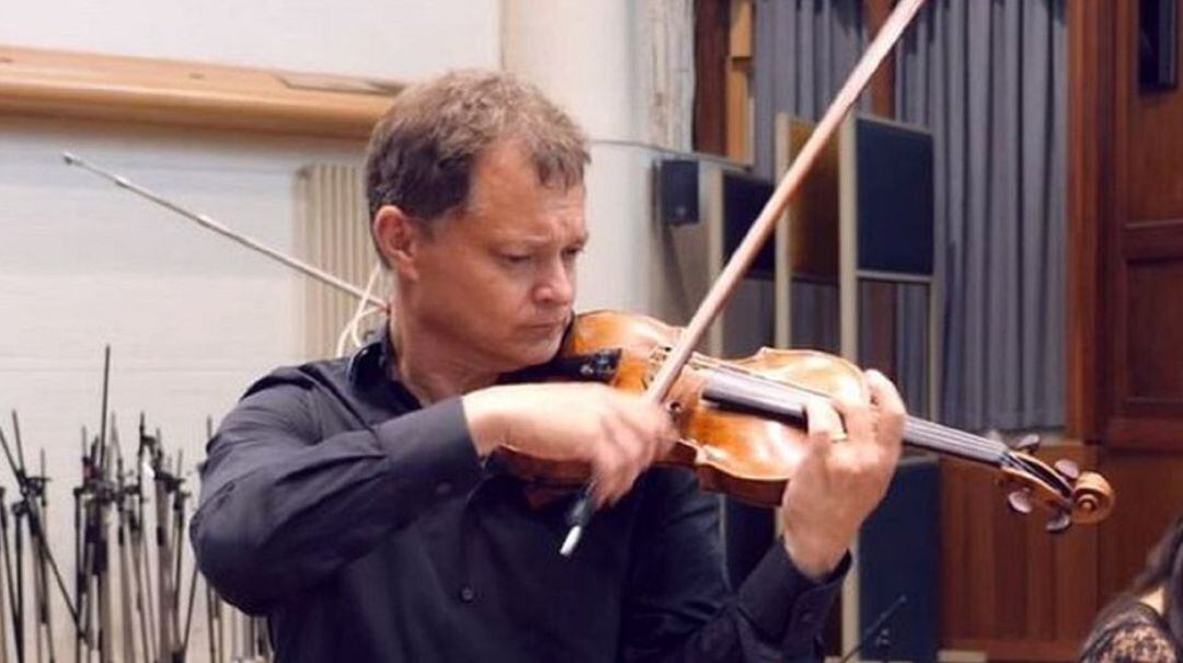 Stephen Morris olvida su violín de 310 años en el tren