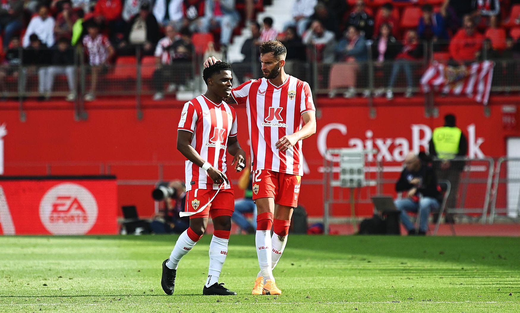 Baptistao animando a Ramazani después de ser expulsado en el minuto 87 de partido frente al Villarreal.