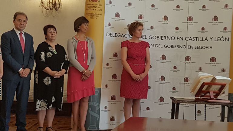 Lirio Martín, a la izquierda, acompañada por la anterior subdelegada Pilar Sanz, la alcaldesa Clara Luquero y el diputado Juan Luis Gordo.