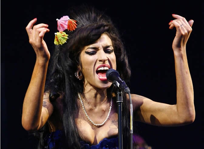 Winehouse propinó un puñetazo a un fan al final del concierto