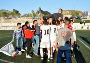 El equipo manteó a Pedro Ortuño, impulsor del club