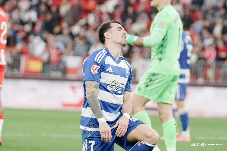 Álex Sola brilla en el Granada y el Almería lo amarra.