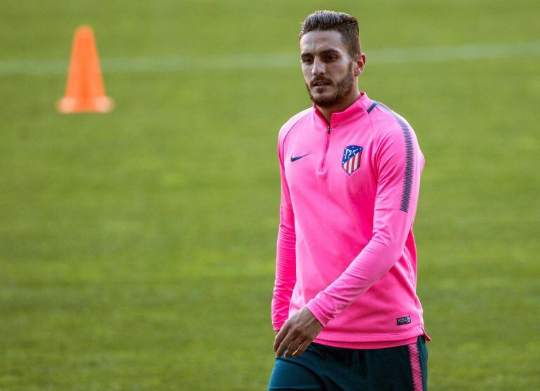 Koke, en el entrenamiento realizado en el estadio Vicente Calderón previo al partido de vuelta de la Liga de Campeones ante el Qarabag.
