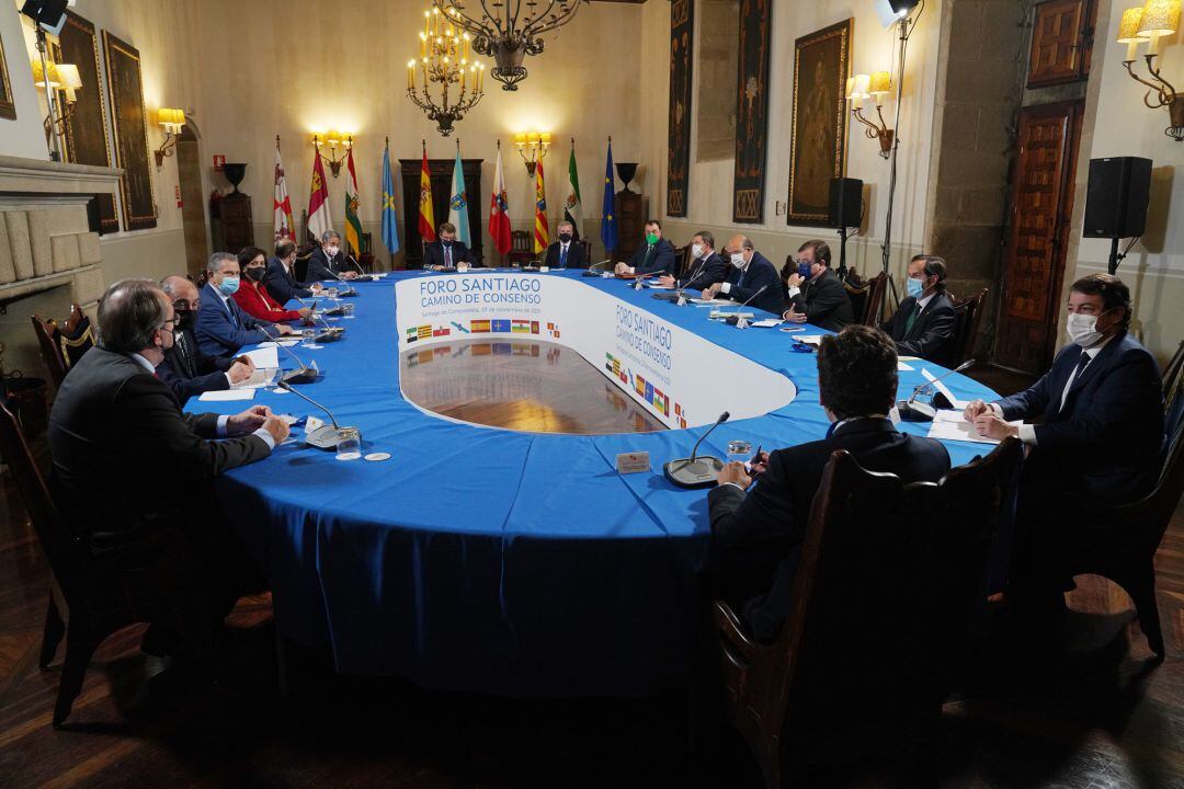 Reunión de los presidentes autonómicos en la ‘Cumbre de Santiago de Compostela´, en el Hostal dos Reis Católicos de Santiago.