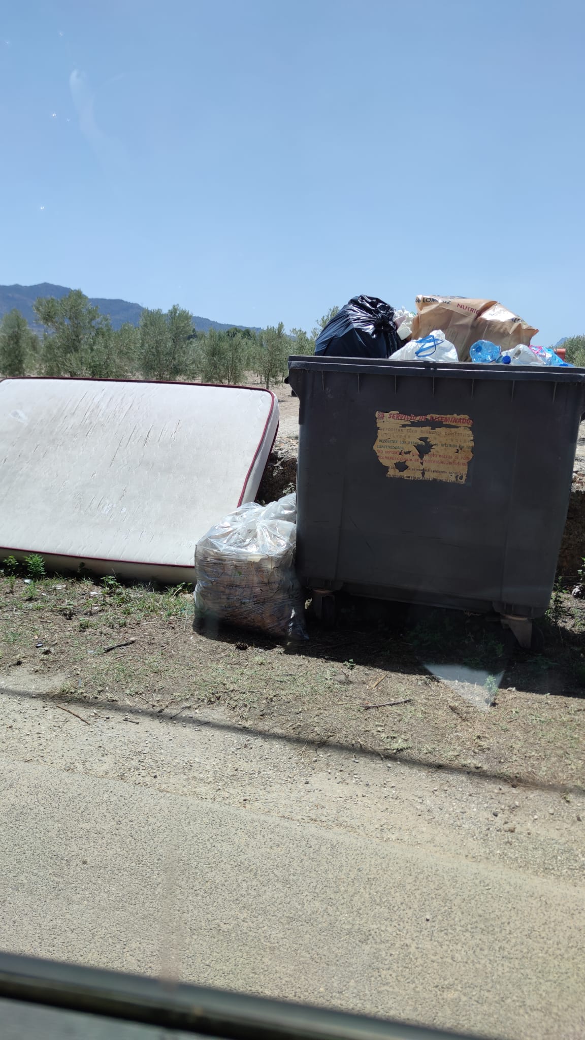 Contenedores en zonas de diseminados en Villena