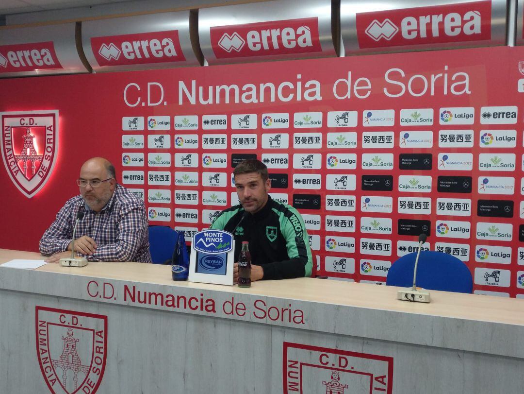 Luis Carrión, entrenador del Numancia, en rueda de prensa.