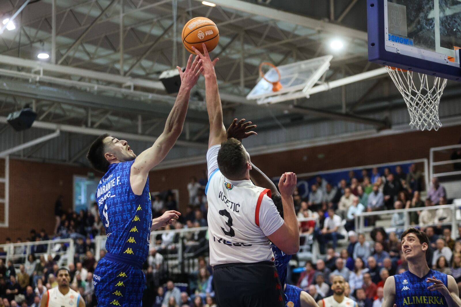 El RVB pierde una gran oportunidad en Oviedo