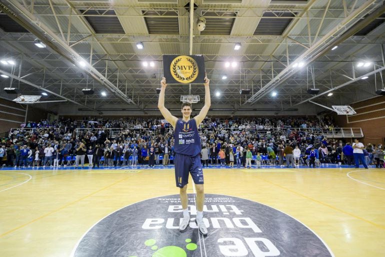 Chema González es nombrado MVP en el primer encuentro de la eliminatoria ante Palencia.