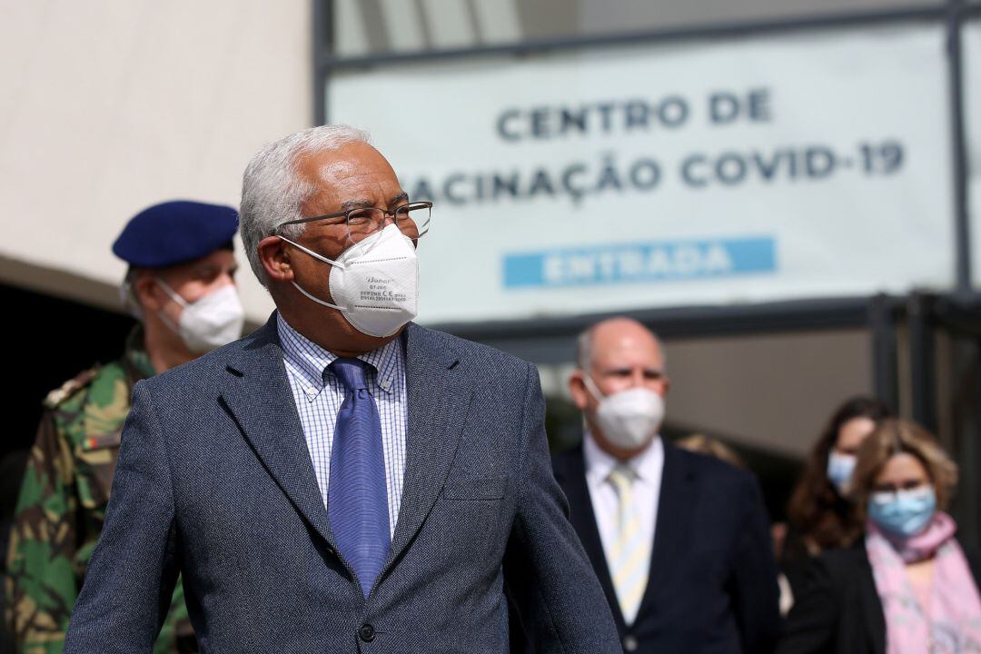 António Costa, presidente de Portugal, visita un centro de vacunación contra el coronavirus