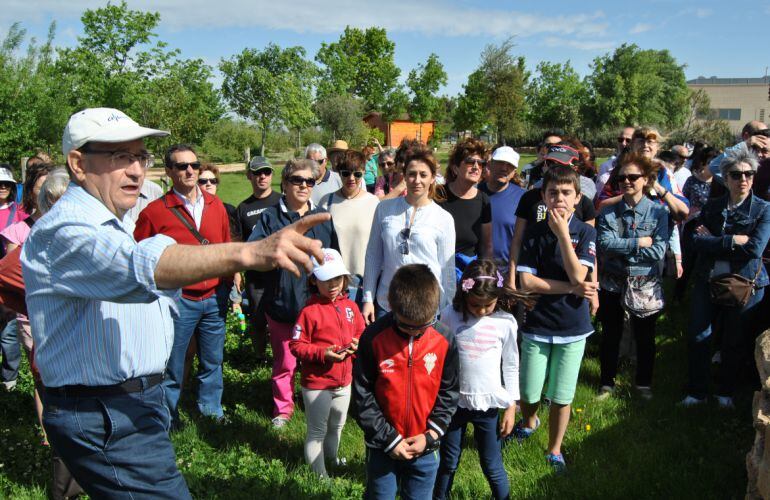 Imagen de una de las visitas guiadas en el Jardín Botánico este domingo
