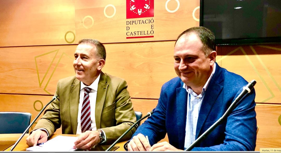 Imagen de Vicent Sales con el nuevo secretario general, Salvador Aguilella