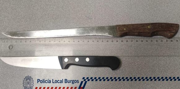 El joven utilizó un cuchillo de 24 centímetros y tenía otro de 36 centímetros
