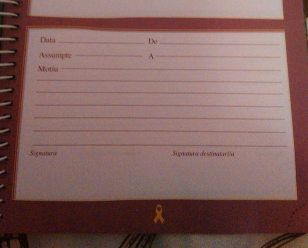 La pàgina de l'agenda amb el llaç groc