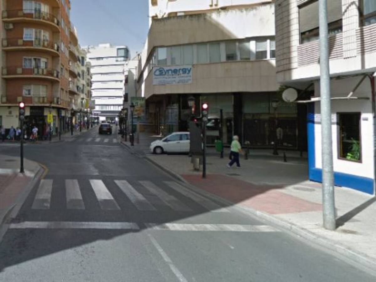La calle Tinte sigue cortada entre Teodoro Camino y Tesifonte Gallego