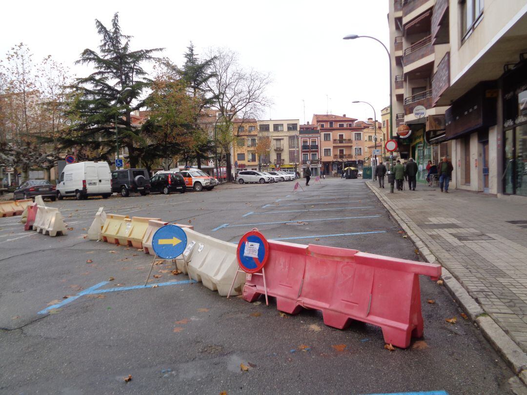 Podemos pide que se retiren estas barreras y se vuelva a circular por esta calle mientras no empiecen las obras