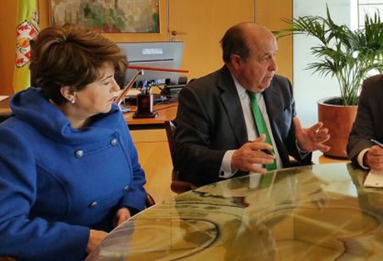 Telesfora Ruiz junto a Torres Hurtado.