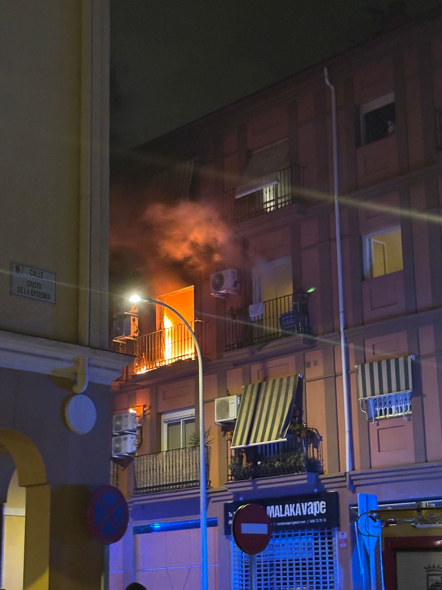 El inmueble en el que se originó el incendio en la calle García de Haro