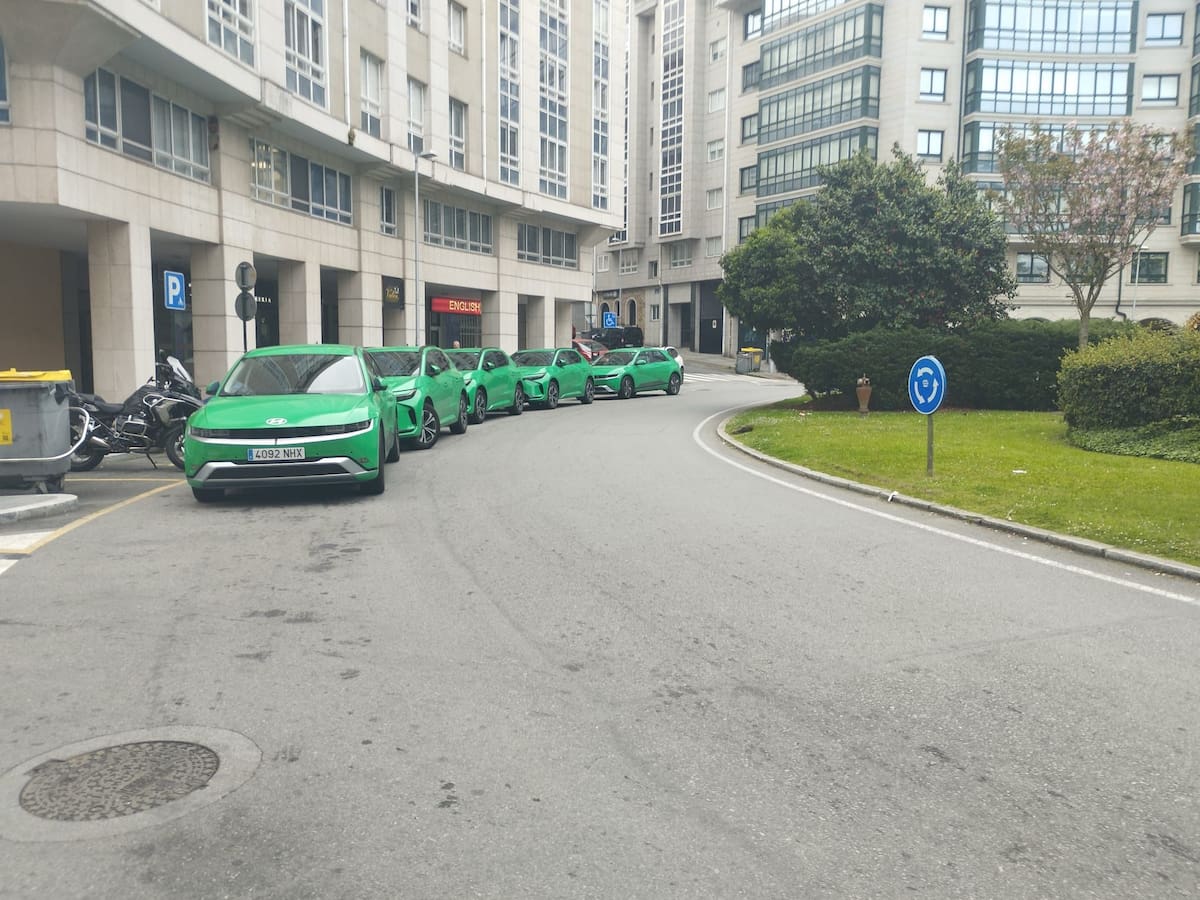 El taxi denuncia “inacción total” ante los VTC y la alcaldesa replica que la Policía Local no recibió ninguna llamada