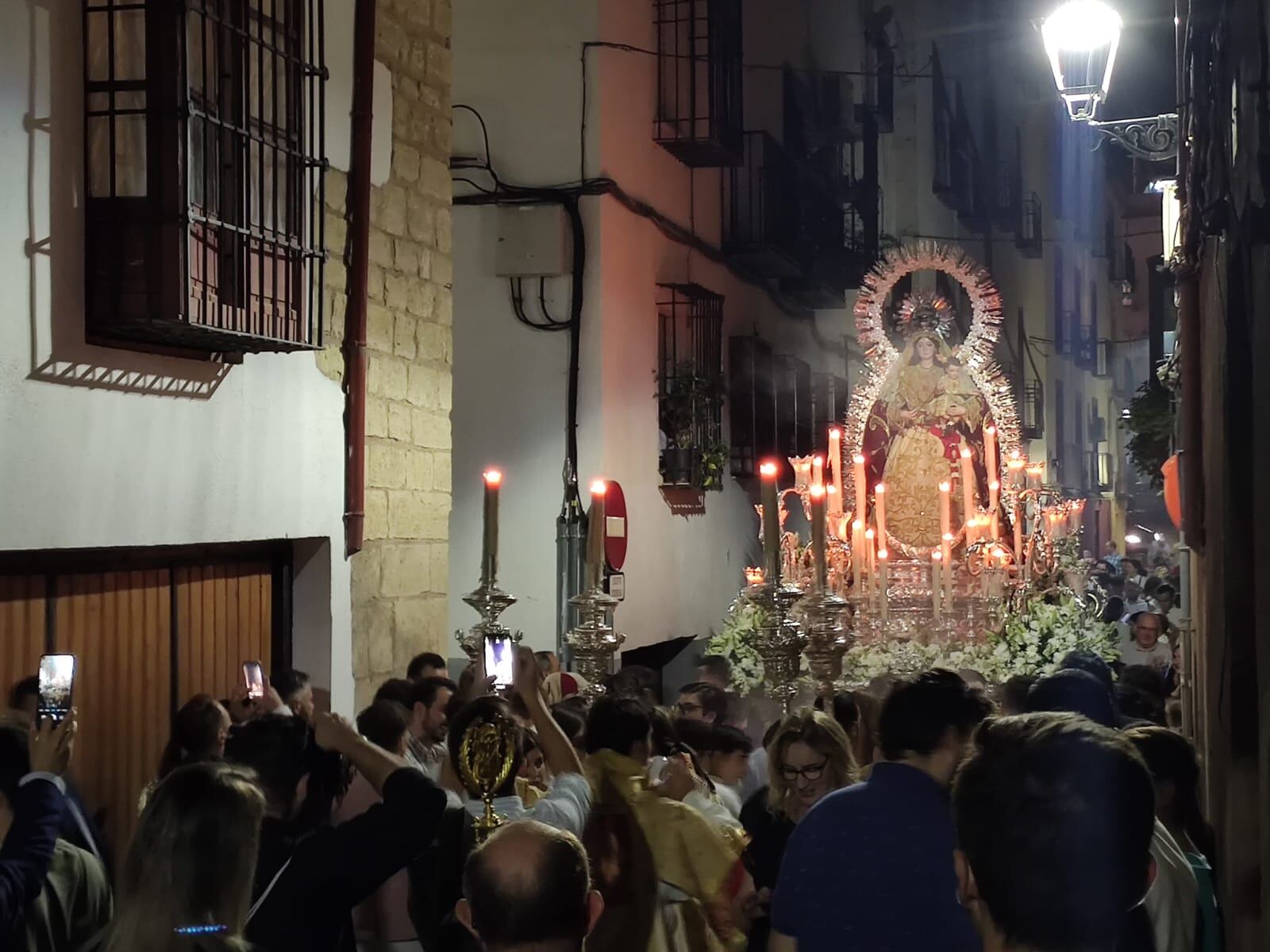 Procesión de la Virgen del Rosario por la calle Francisco Coello de Jaén en este 2022, poco antes de sufrir un presunto ataque con lejía