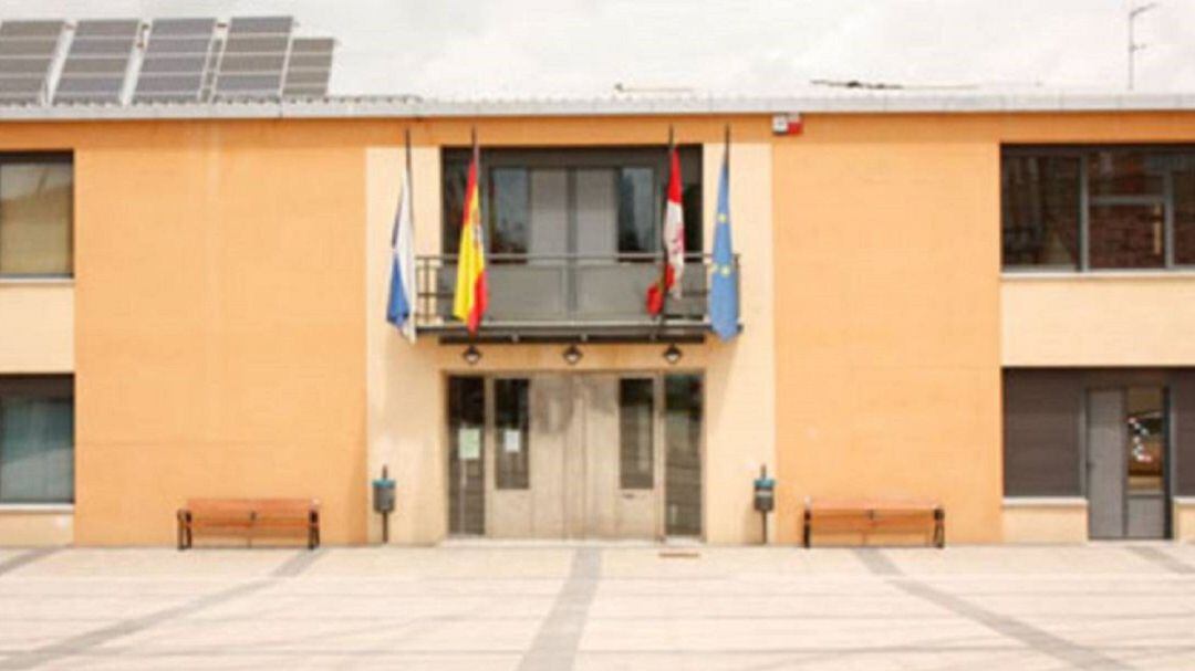 Fachada principal de la Casa Consistorial de San Cristóbal de Segovia