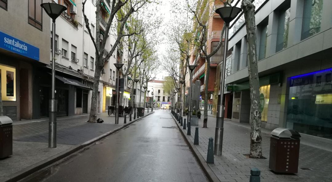 Avenida del Rey Santo sin actividad durante el Estado de Alarma con establecimientos hosteleros cerrados