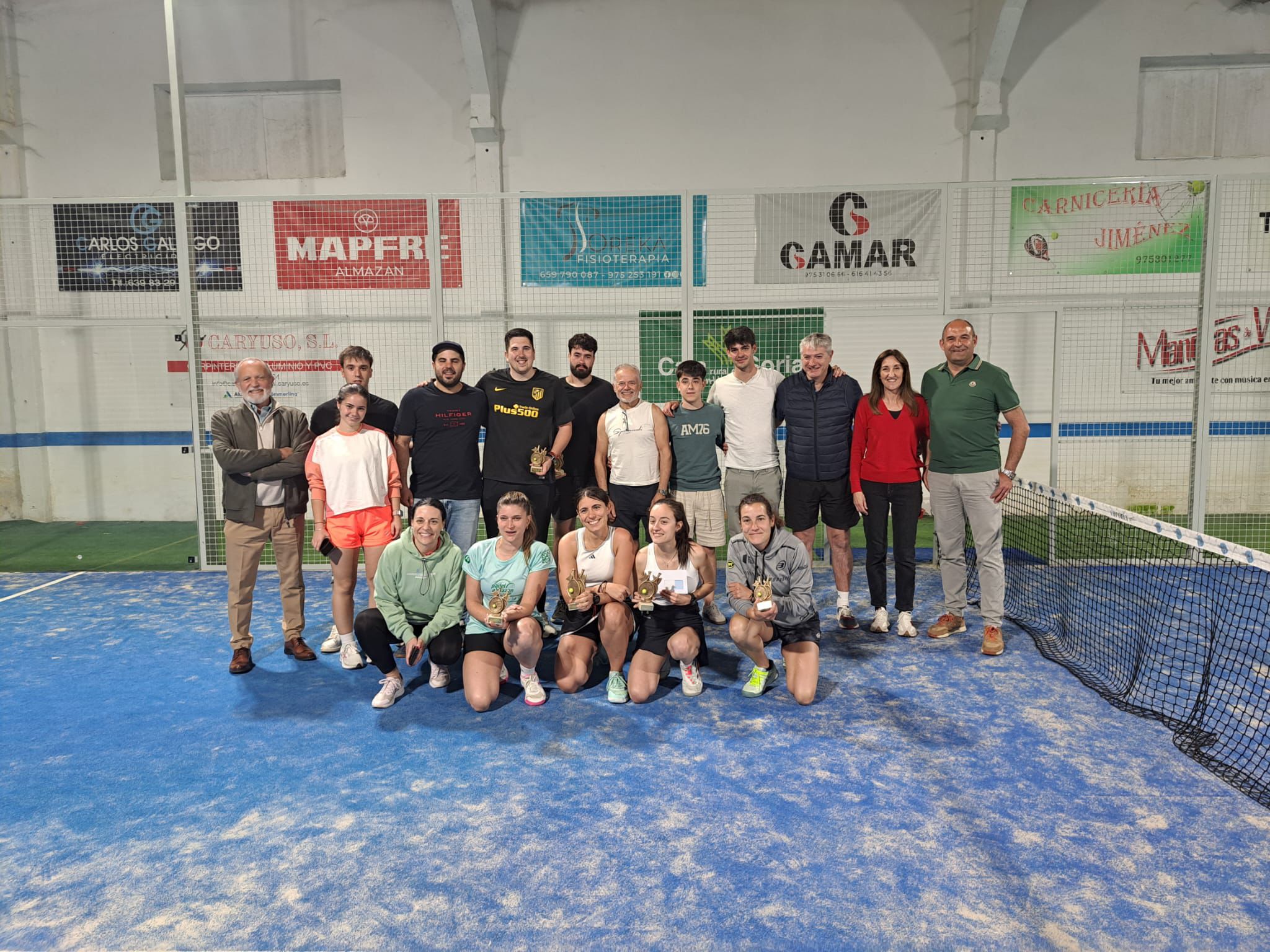 Foto de familia de Interpueblos de Pádel 2026 en Almazán.