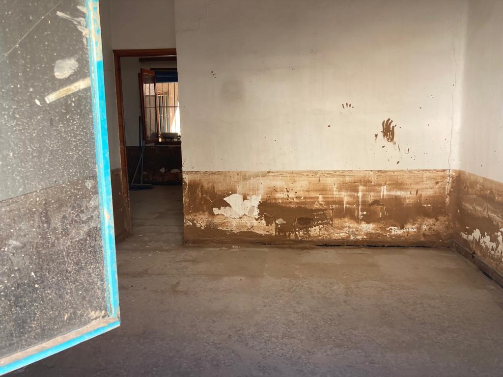 En algunas viviendas todavía, un año después, se pueden ver las huellas de la riada y la altura que alcanzó el agua en Javalí Viejo