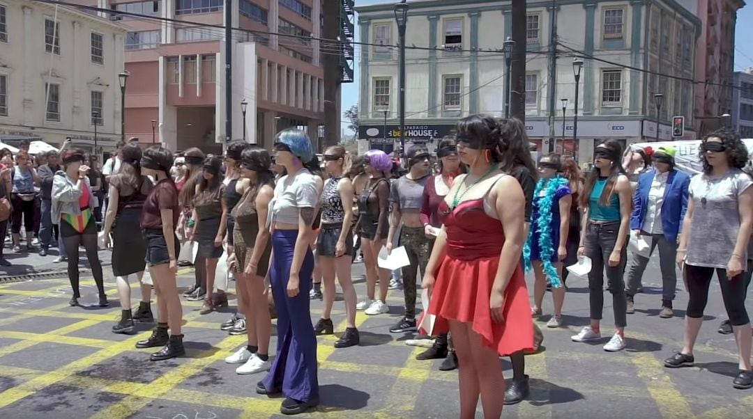 Interpretación del tema &#039;Un violador en tu camino&#039; del colectivo feminista chileno LasTesis.