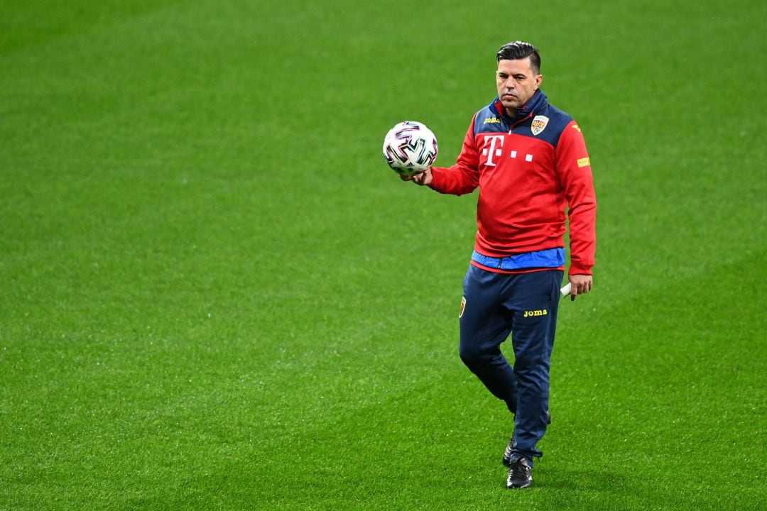 Cosmin Contra, durante un entrenamiento de la selección rumana