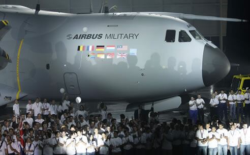 El consorcio aeroespacial EADS presenta el A400M, el mayor avión de transporte militar de Europa