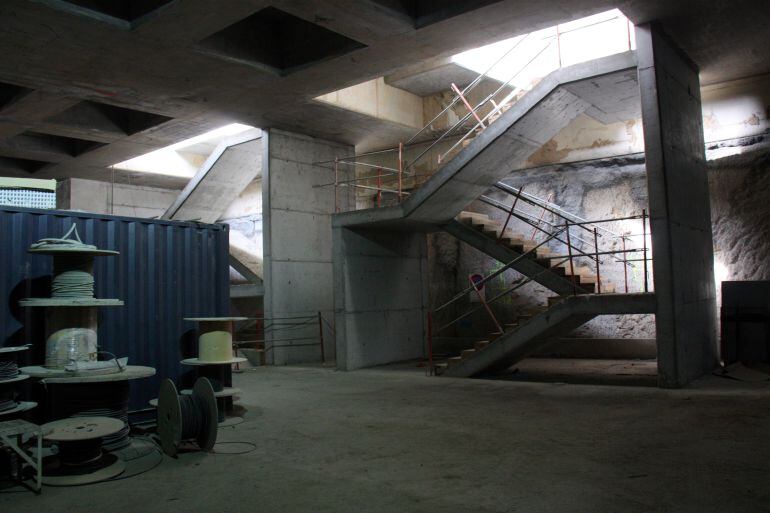 Lloc on anirà la nova estació d'autobusos de Girona, sota de l'entrada d'accés a les andanes de l'AVE